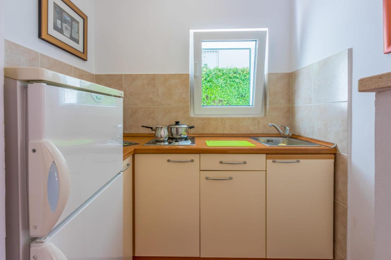 Apartments Loncaric ซริกเวนิซา ภายนอก รูปภาพ