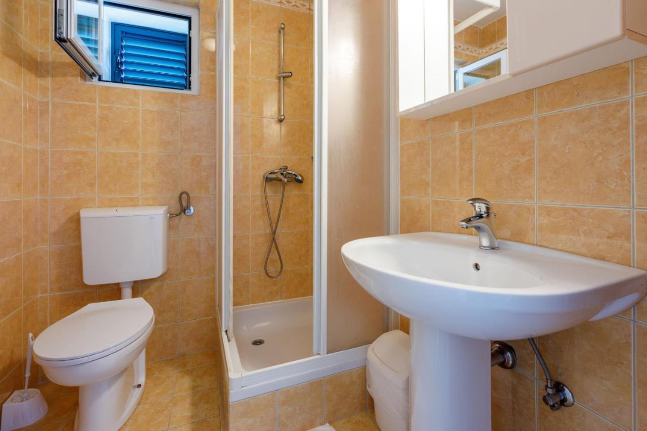 Apartments Loncaric ซริกเวนิซา ภายนอก รูปภาพ